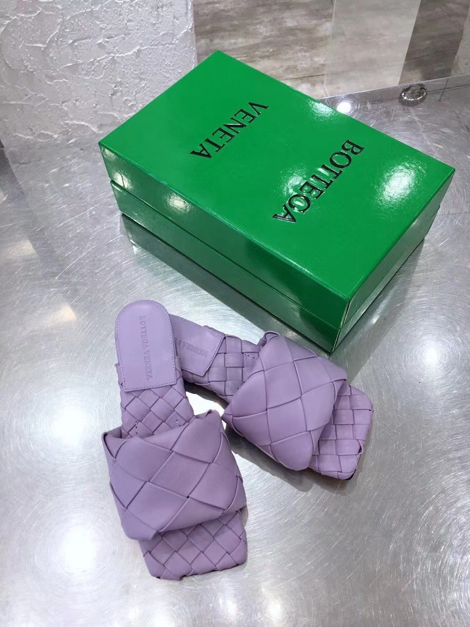 bo*te*ga Ve*ne*ta lido slides in lavender intreccio lambskin