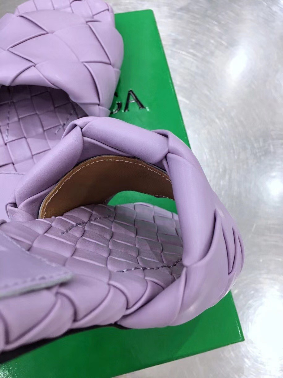 bo*te*ga Ve*ne*ta lido slides in lavender intreccio lambskin