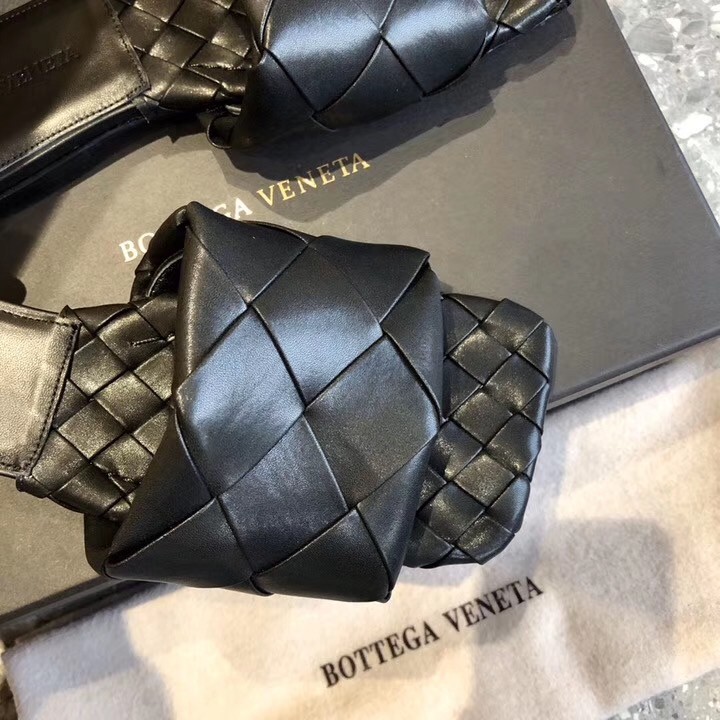 bo*te*ga Ve*ne*ta lido slides in black intreccio lambskin