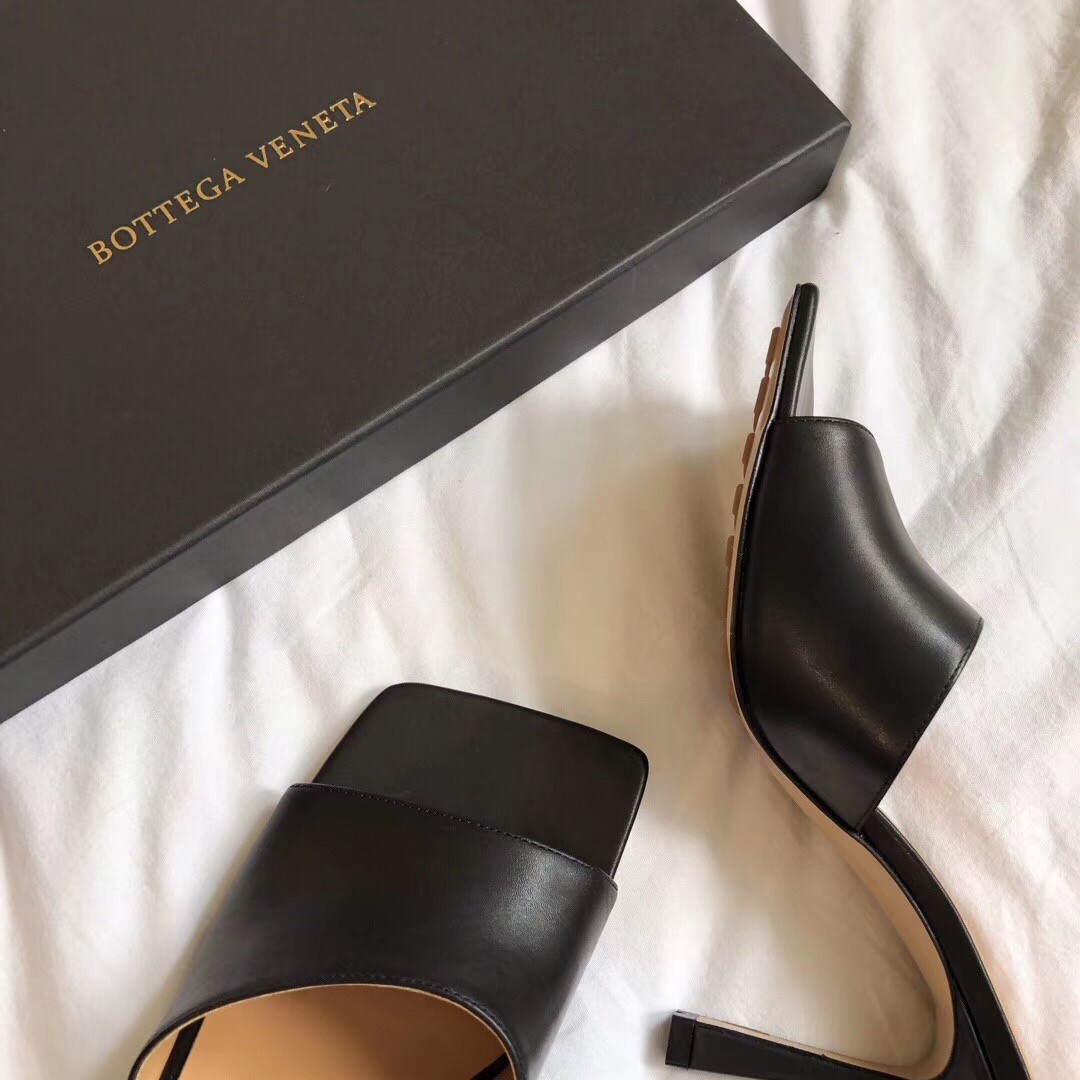 bo*te*ga Ve*ne*ta stretch mules 90mm in black lambskin
