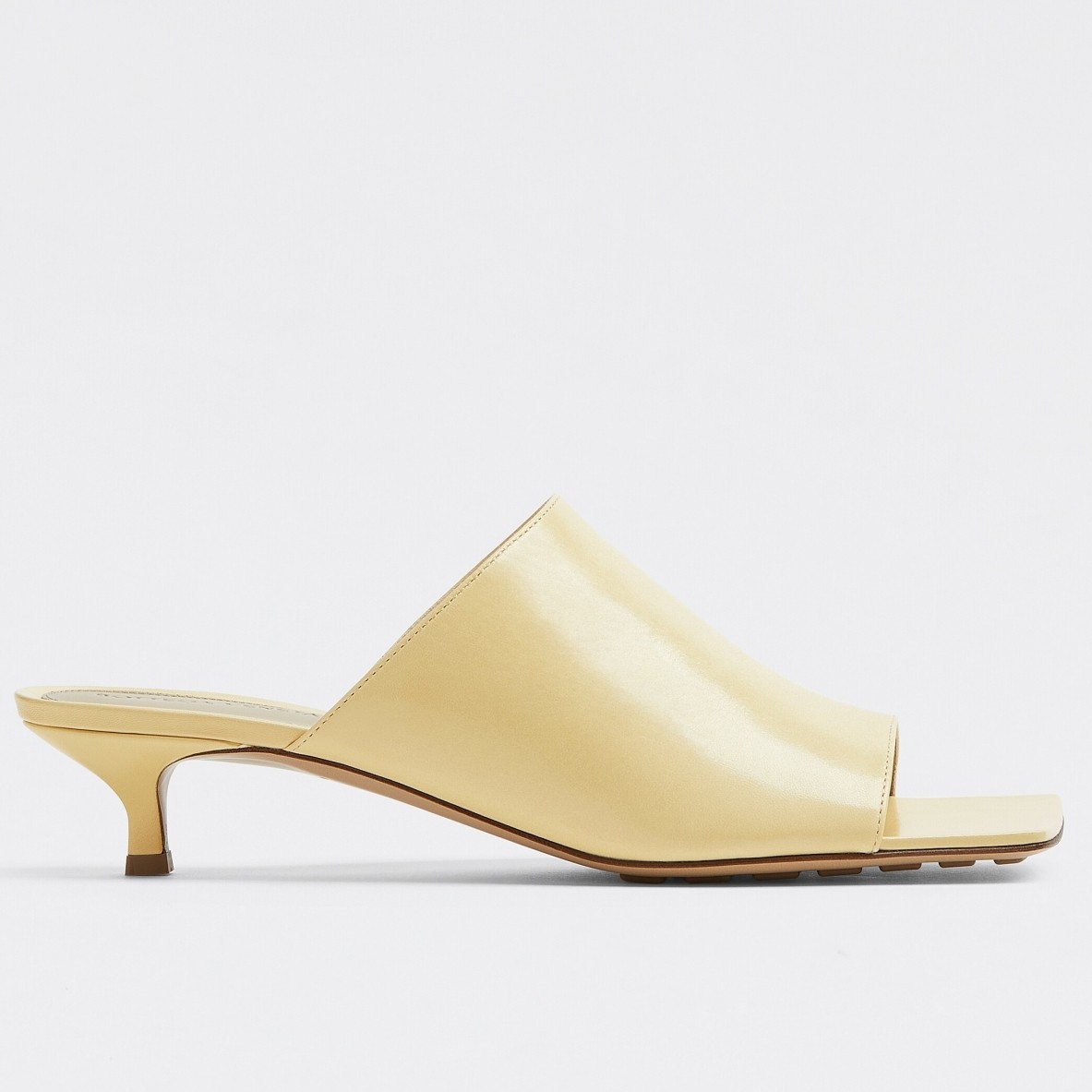 bo*te*ga Ve*ne*ta stretch mules 40mm in beige lambskin