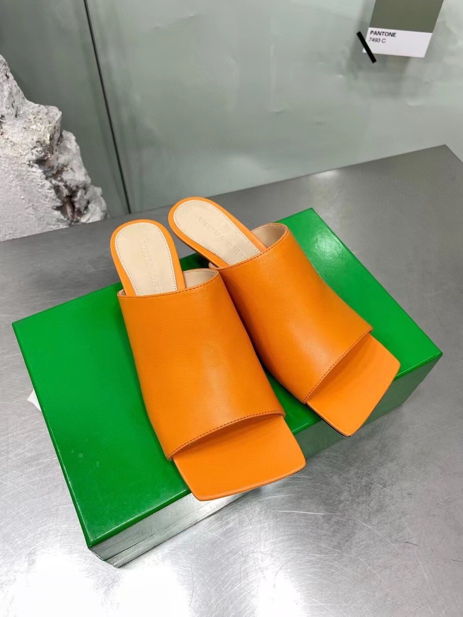 bo*te*ga Ve*ne*ta stretch mules 40mm in orange lambskin