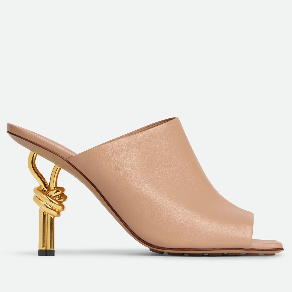 bo*te*ga Ve*ne*ta knot mules 90mm in beige lambskin