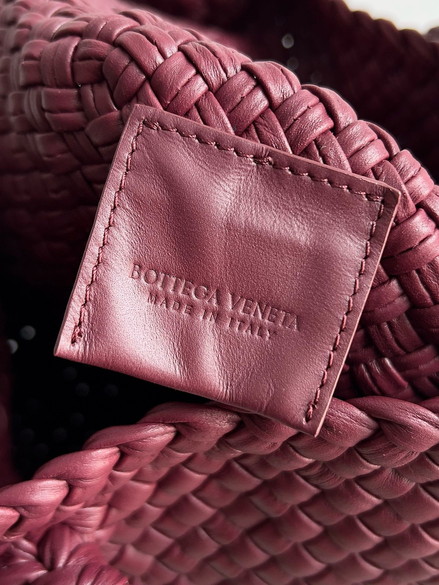 bo*te*ga Ve*ne*ta tosca bag in barolo intrecciato calfskin