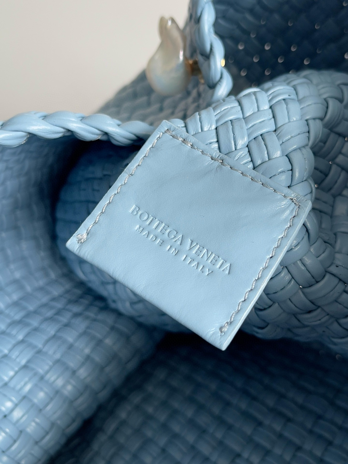 bo*te*ga Ve*ne*ta tosca bag in light blue intrecciato calfskin