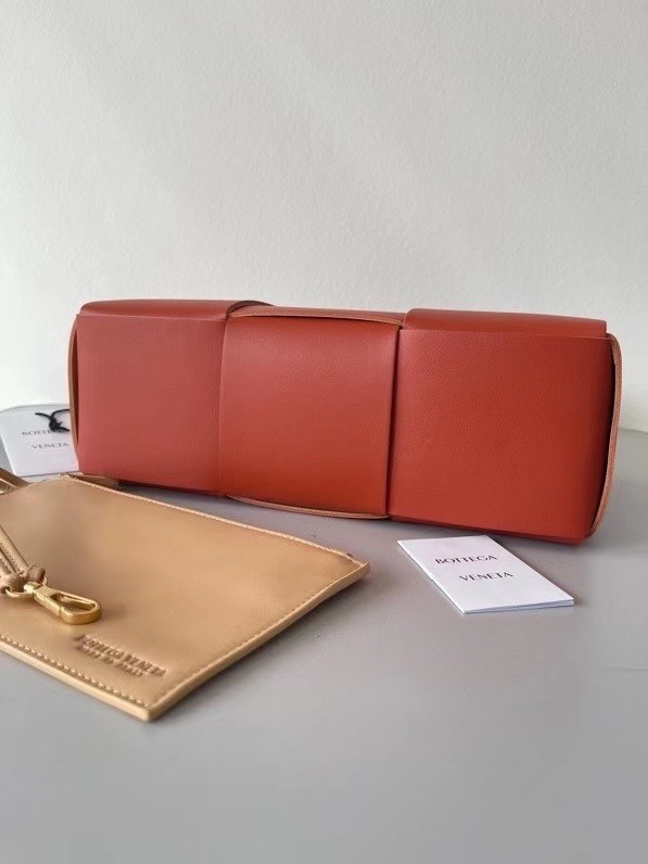 bo*te*ga Ve*ne*ta arco small tote in maple intrecciato lambskin