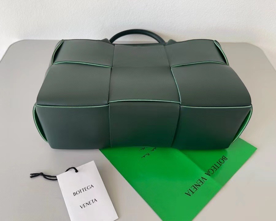 bo*te*ga Ve*ne*ta arco small tote in raintree intrecciato lambskin