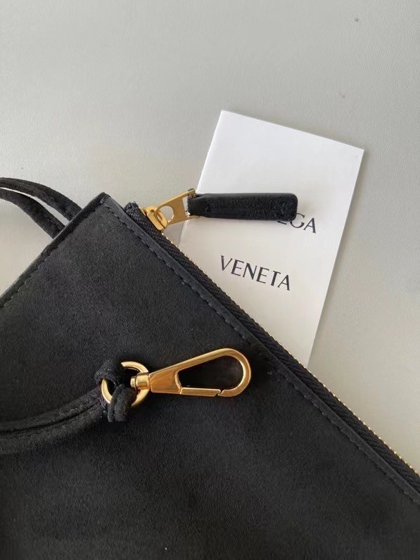 bo*te*ga Ve*ne*ta arco small tote in black grained leather