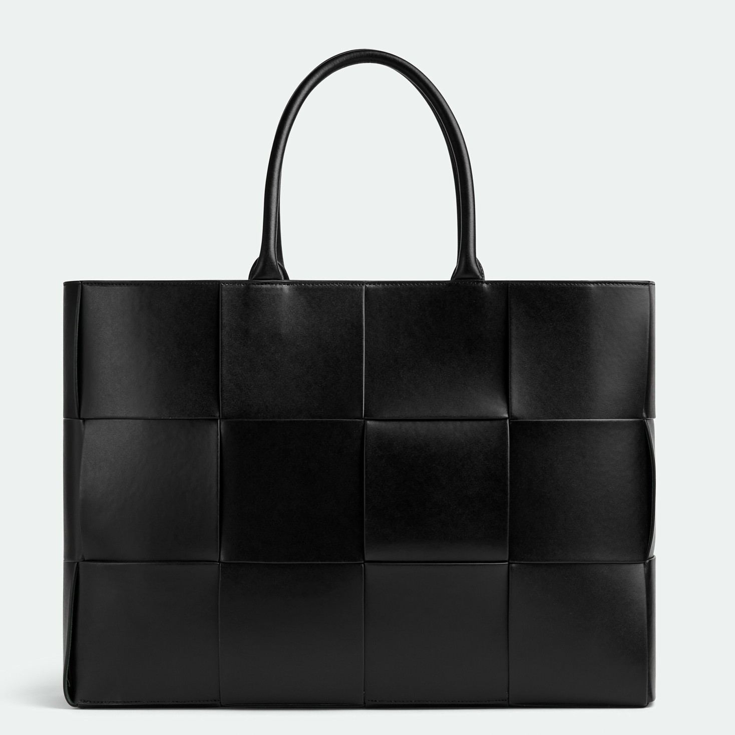 bo*te*ga Ve*ne*ta large arco tote bag in black intrecciato calfskin