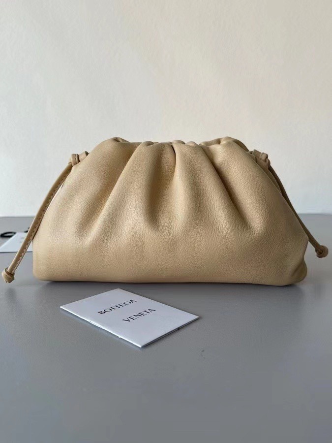 bo*te*ga Ve*ne*ta mini pouch in beige calfskin