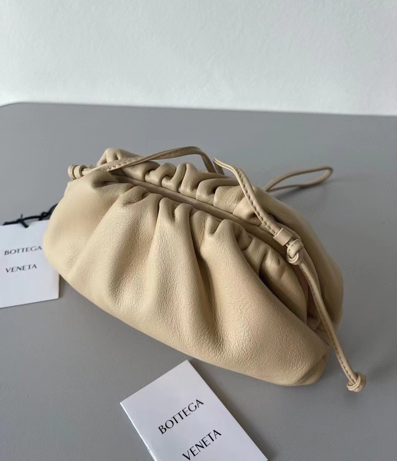 bo*te*ga Ve*ne*ta mini pouch in beige calfskin