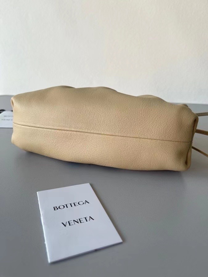 bo*te*ga Ve*ne*ta mini pouch in beige calfskin