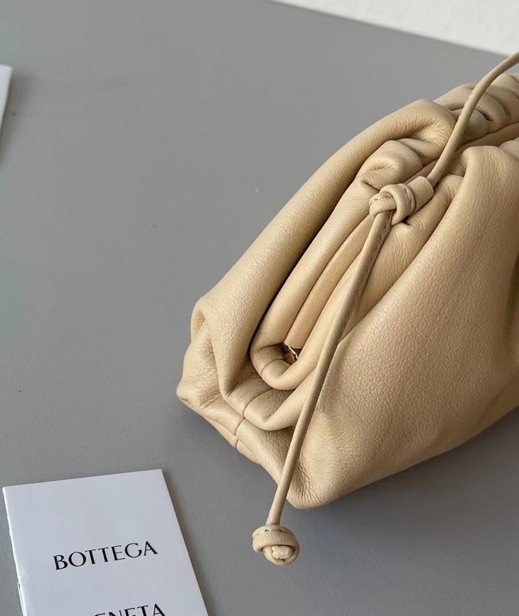 bo*te*ga Ve*ne*ta mini pouch in beige calfskin