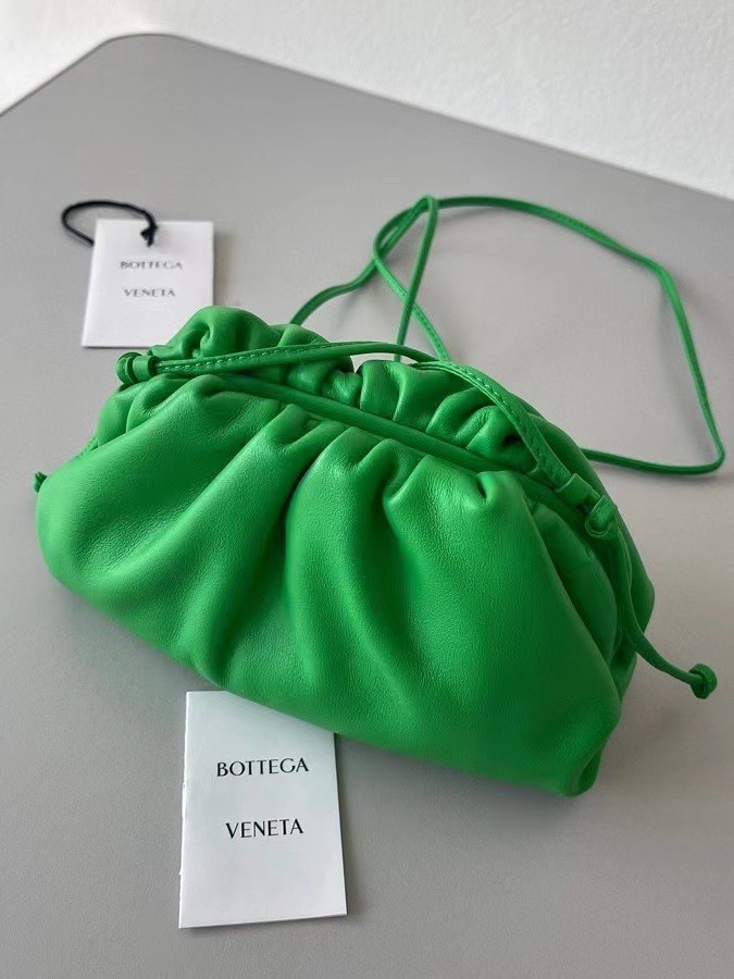 bo*te*ga Ve*ne*ta mini pouch in green calfskin