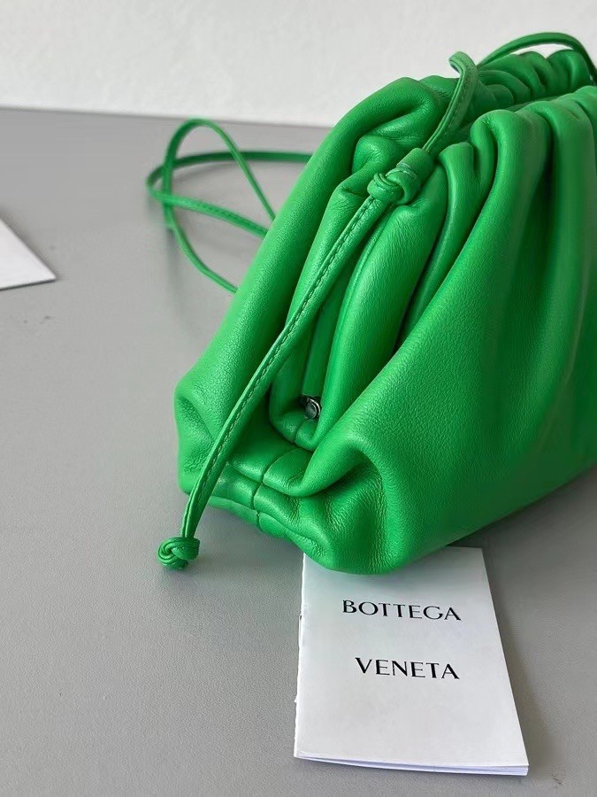 bo*te*ga Ve*ne*ta mini pouch in green calfskin