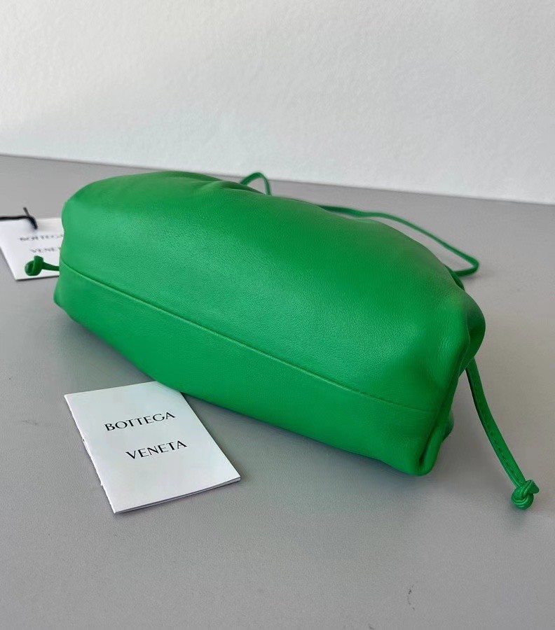 bo*te*ga Ve*ne*ta mini pouch in green calfskin