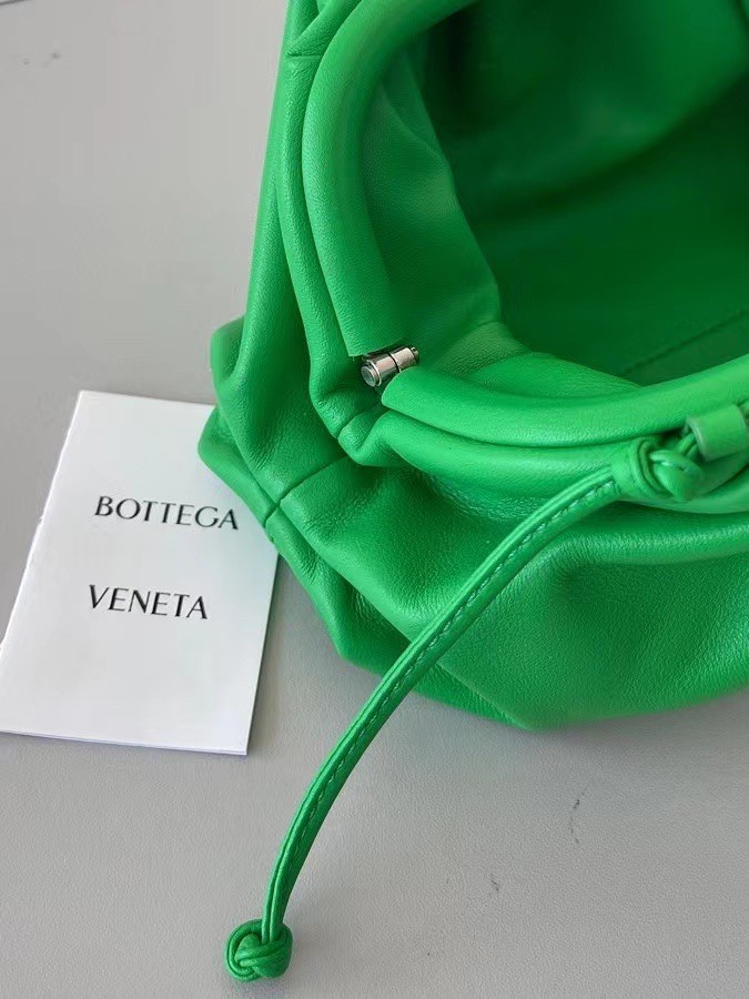 bo*te*ga Ve*ne*ta mini pouch in green calfskin