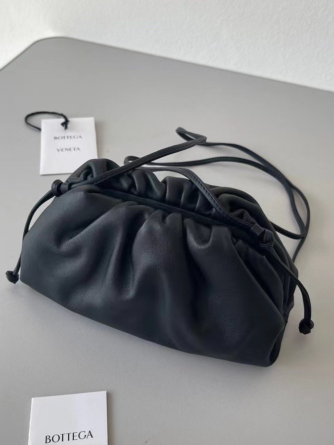 bo*te*ga Ve*ne*ta mini pouch in black calfskin
