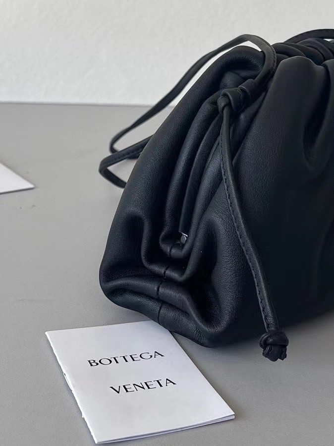 bo*te*ga Ve*ne*ta mini pouch in black calfskin