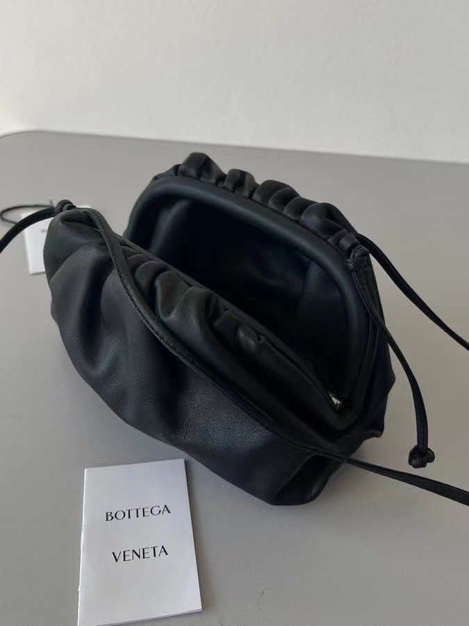 bo*te*ga Ve*ne*ta mini pouch in black calfskin
