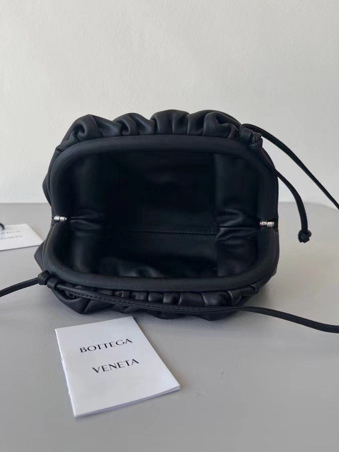 bo*te*ga Ve*ne*ta mini pouch in black calfskin