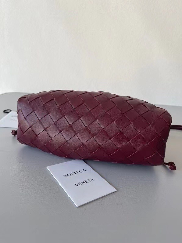 bo*te*ga Ve*ne*ta mini pouch in grape intrecciato lambskin