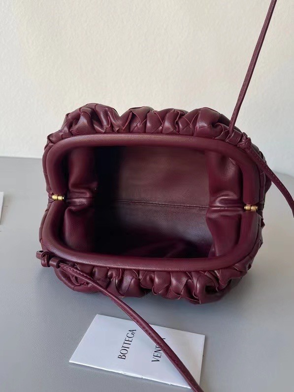 bo*te*ga Ve*ne*ta mini pouch in grape intrecciato lambskin