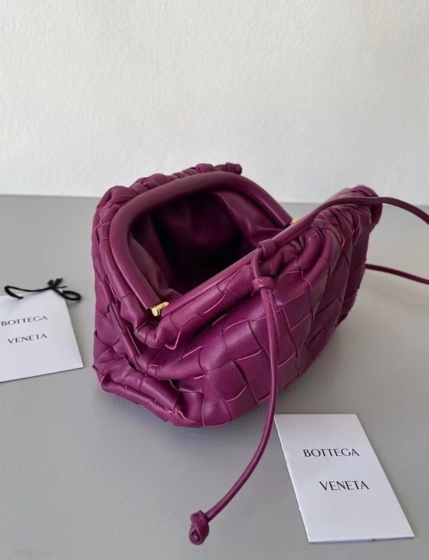 bo*te*ga Ve*ne*ta mini pouch in cinnabar intrecciato lambskin