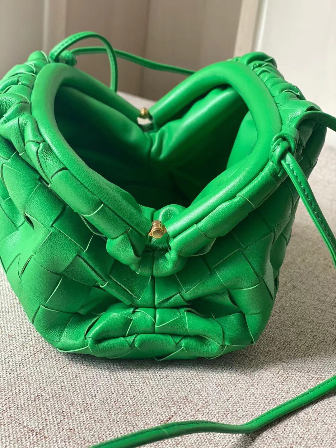 bo*te*ga Ve*ne*ta mini pouch in green intrecciato lambskin