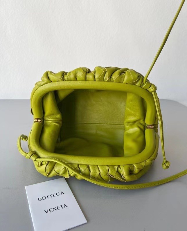 bo*te*ga Ve*ne*ta mini pouch in kiwi intrecciato lambskin