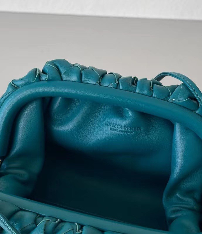 bo*te*ga Ve*ne*ta mini pouch in mallard intrecciato lambskin