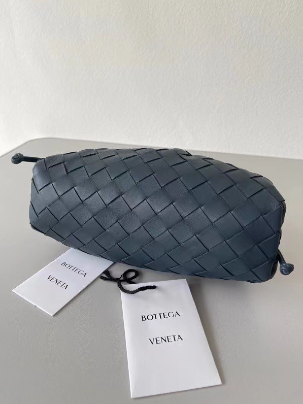 bo*te*ga Ve*ne*ta mini pouch in thunder intrecciato lambskin