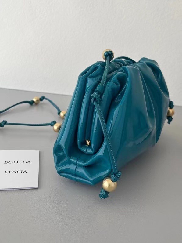 bo*te*ga Ve*ne*ta mini pouch in blaster patent leather