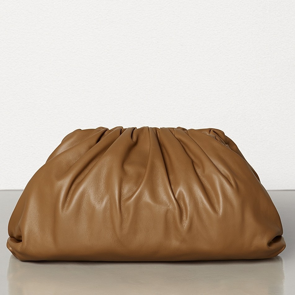 bo*te*ga Ve*ne*ta the pouch clutch in camel calfskin
