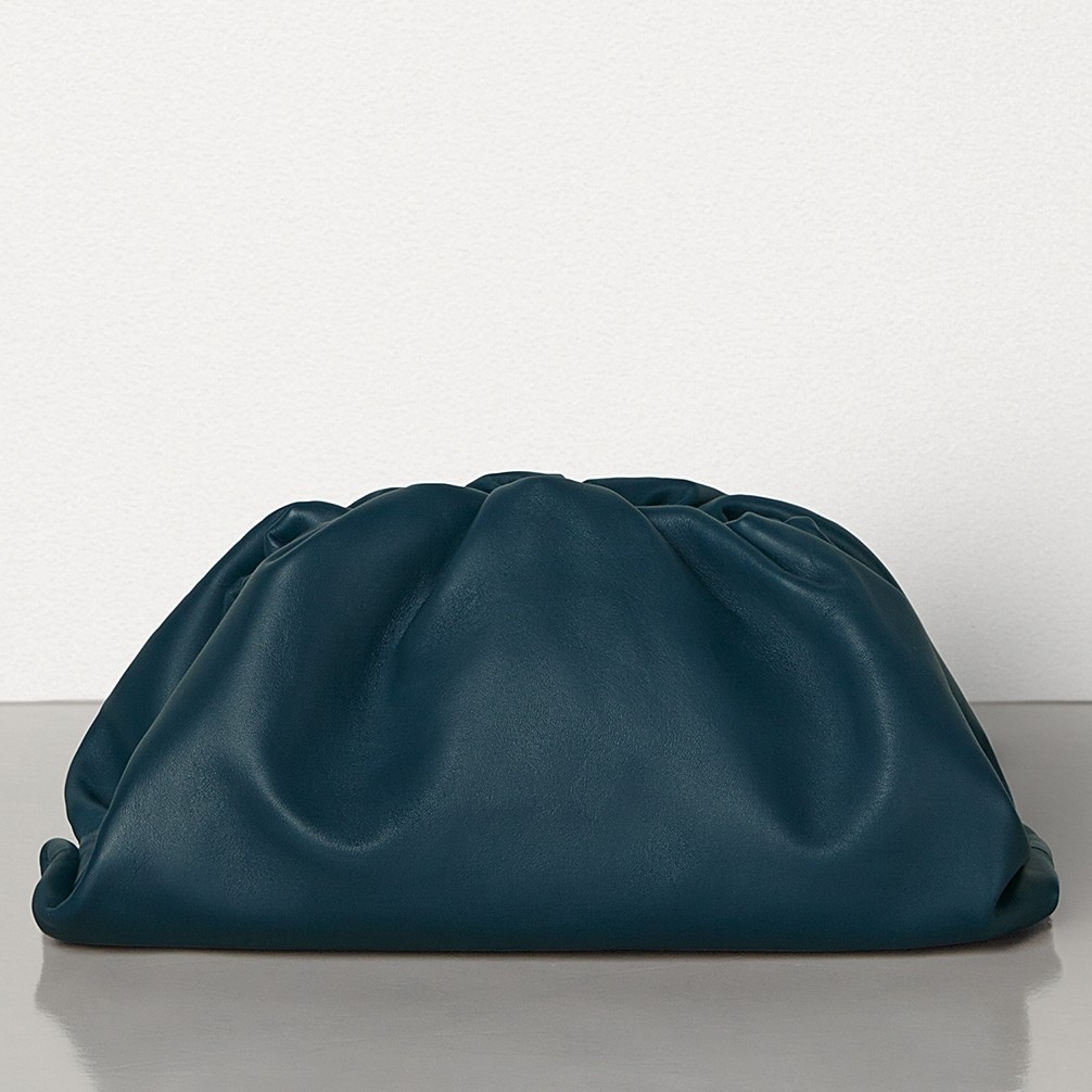 bo*te*ga Ve*ne*ta the pouch clutch in navy blue calfskin