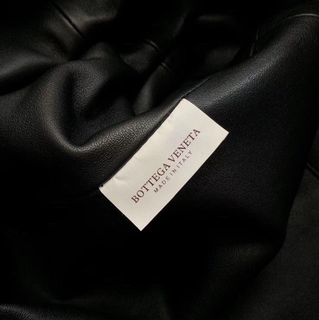 bo*te*ga Ve*ne*ta the pouch clutch in black calfskin