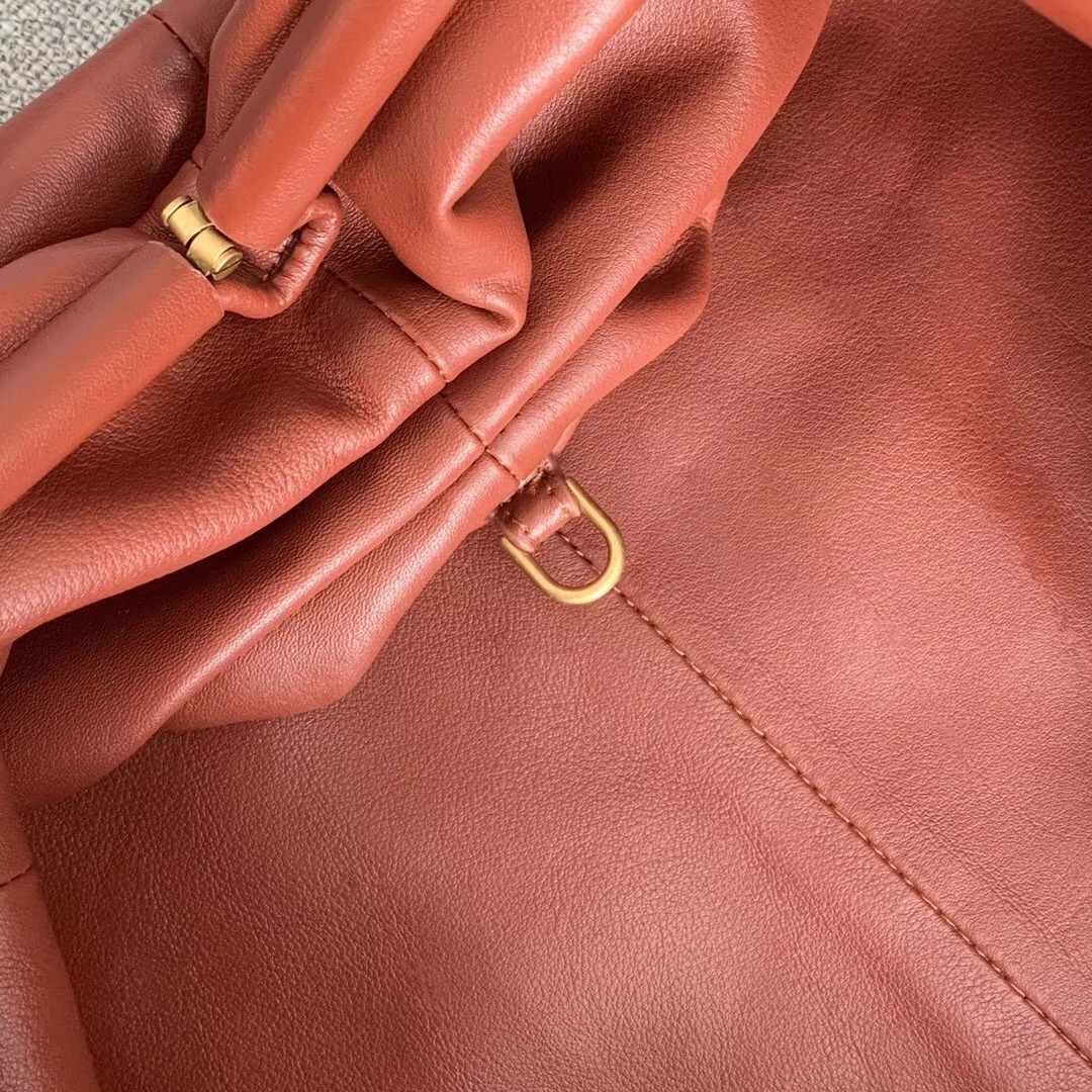bo*te*ga Ve*ne*ta the pouch clutch in rust calfskin