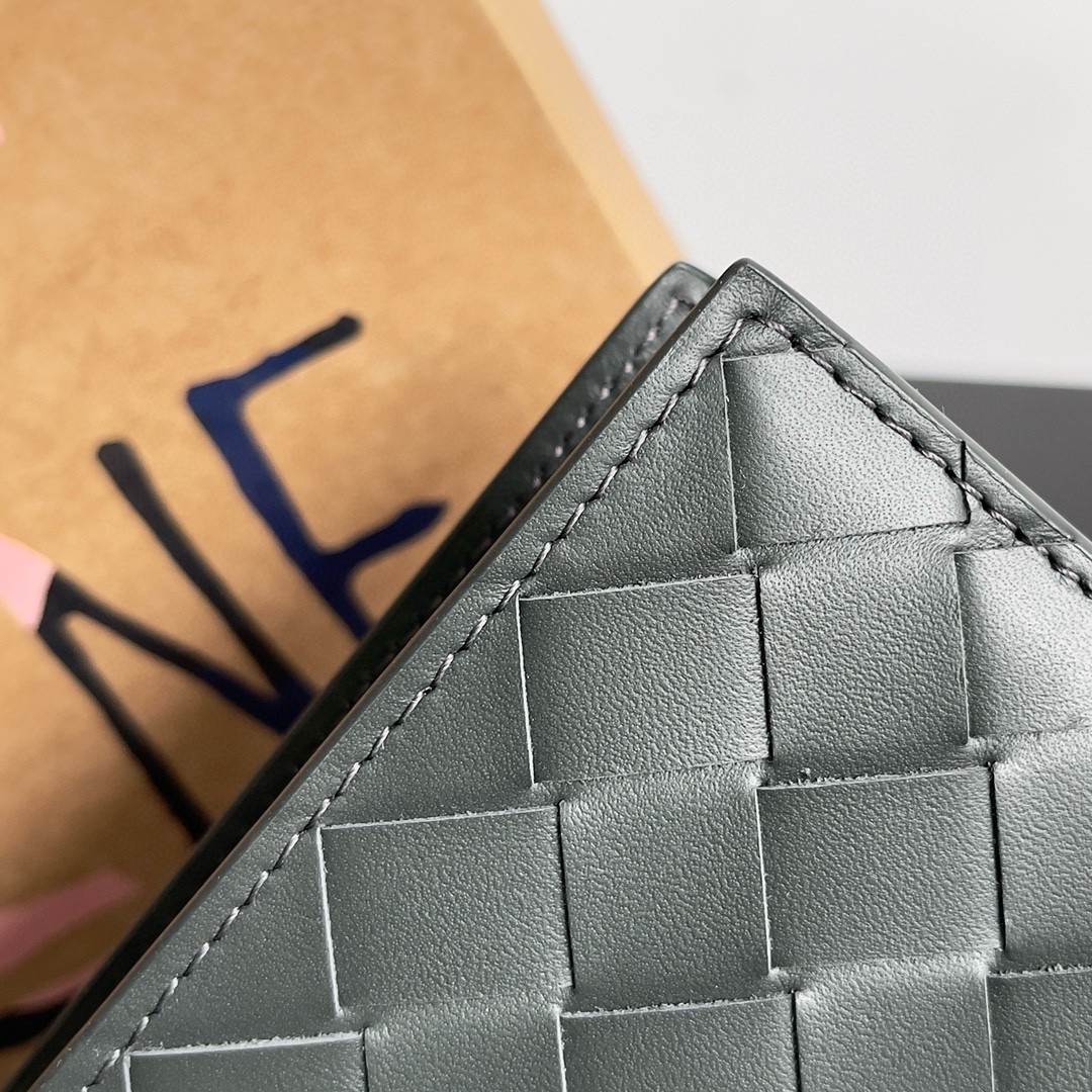 bo*te*ga Ve*ne*ta bi-fold wallet in dark green intrecciato calfskin