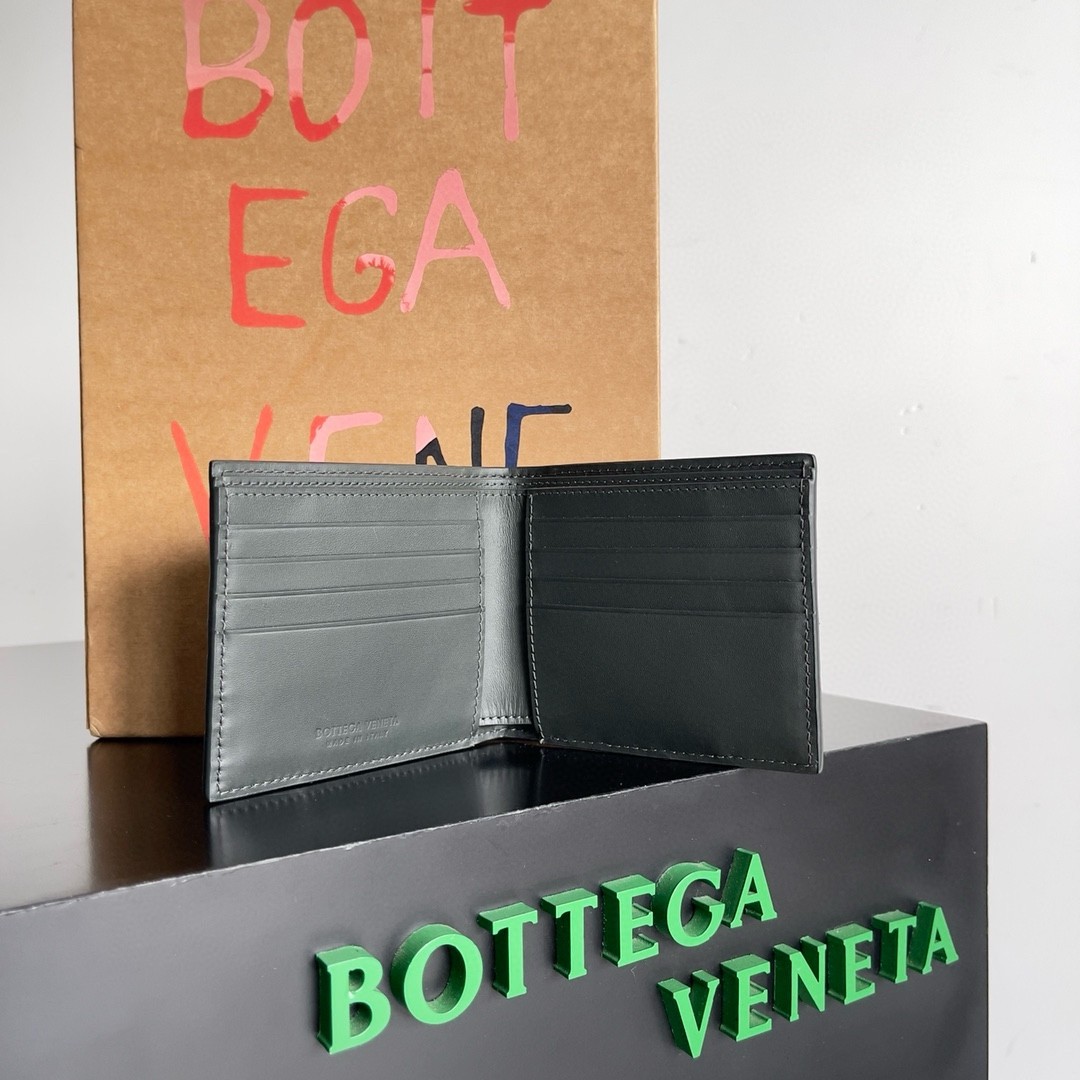 bo*te*ga Ve*ne*ta bi-fold wallet in dark green intrecciato calfskin