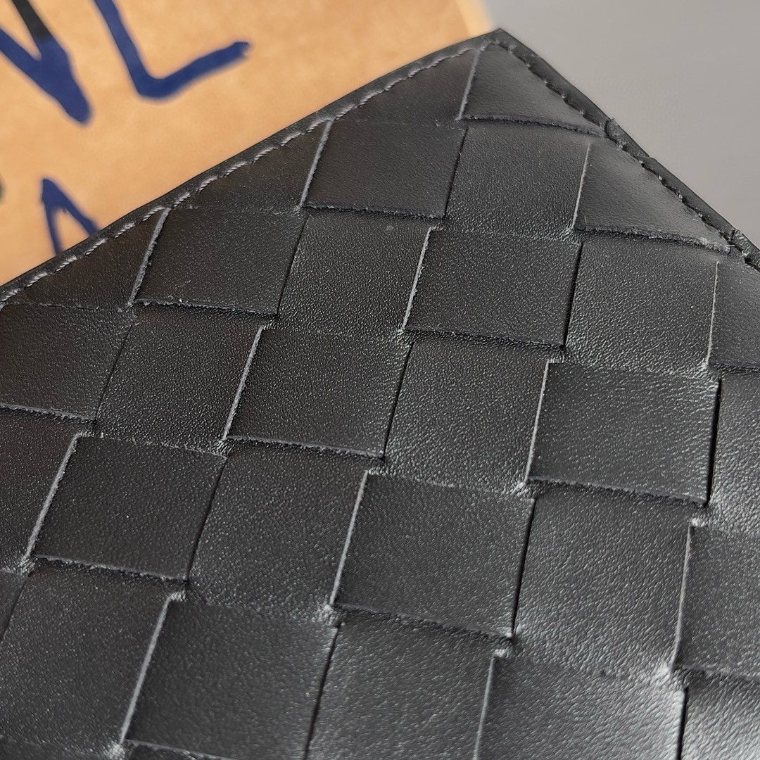 bo*te*ga Ve*ne*ta bi-fold wallet in black intrecciato calfskin