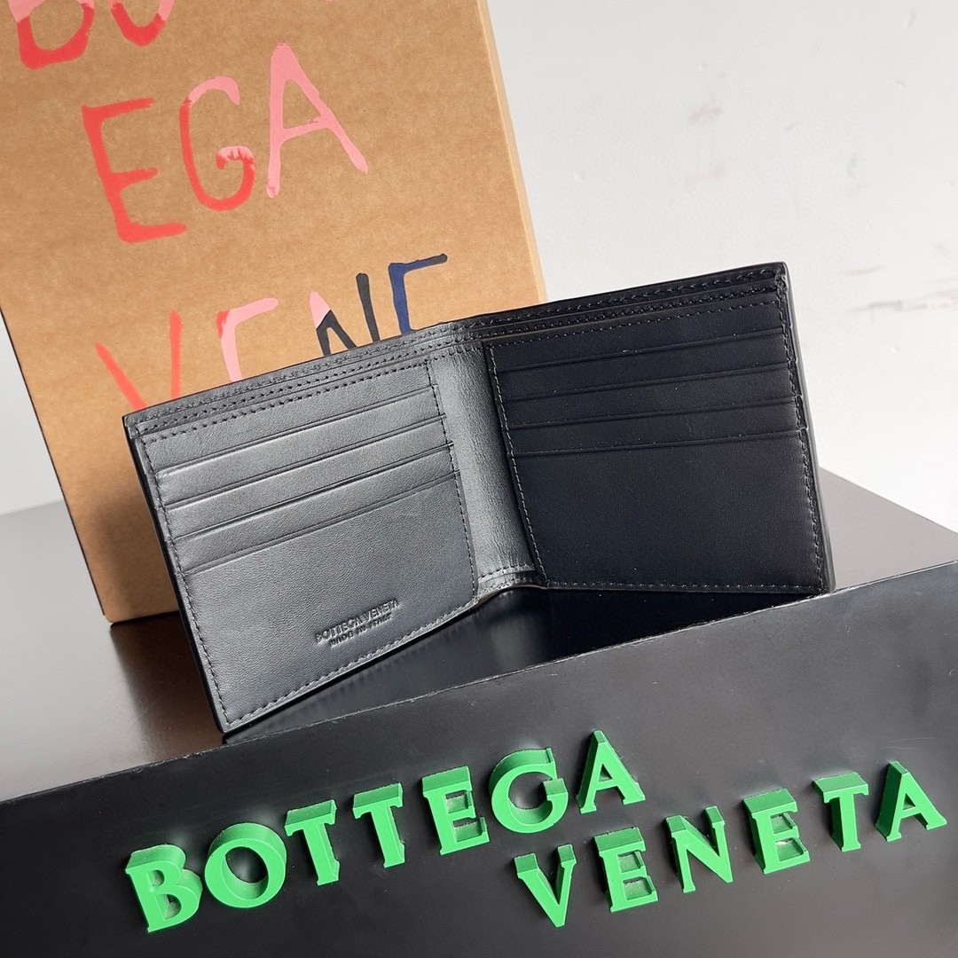bo*te*ga Ve*ne*ta bi-fold wallet in black intrecciato calfskin