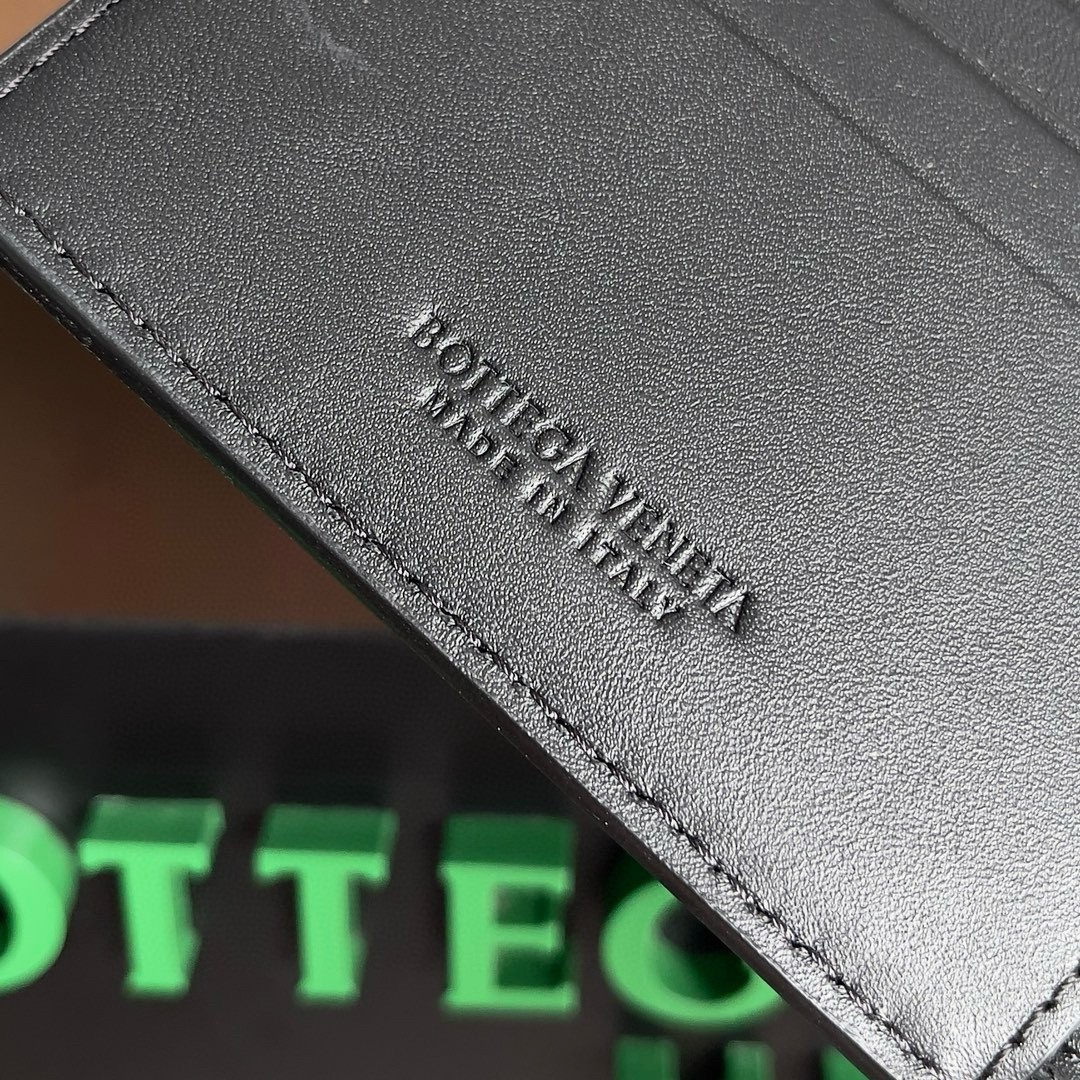 bo*te*ga Ve*ne*ta bi-fold wallet in black intrecciato calfskin