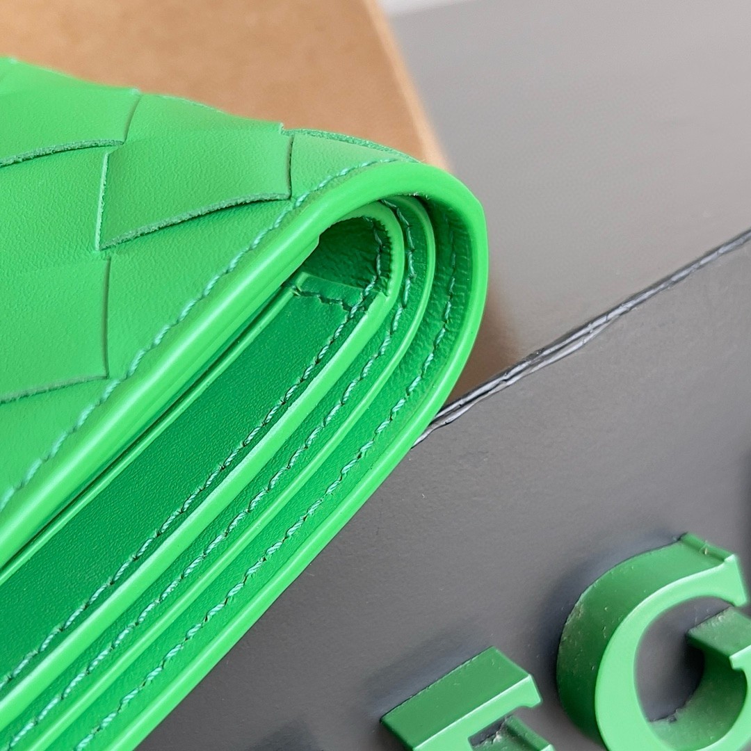 bo*te*ga Ve*ne*ta bi-fold wallet in parakeet intrecciato calfskin