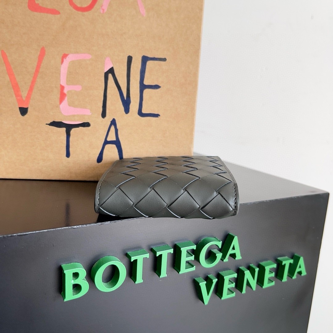bo*te*ga Ve*ne*ta bi-fold wallet in slate intrecciato calfskin
