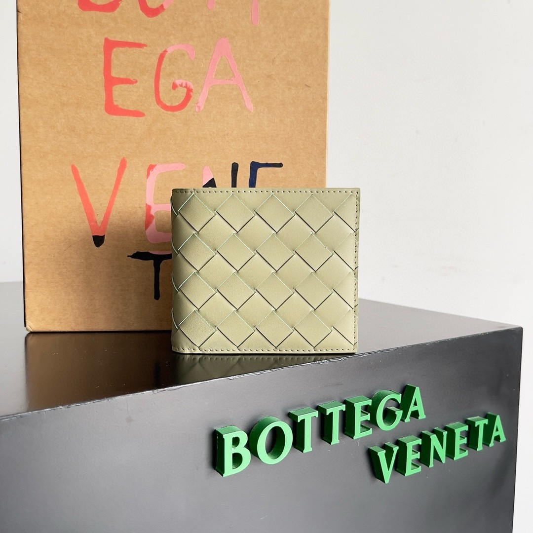 bo*te*ga Ve*ne*ta bi-fold wallet in travertine intrecciato calfskin