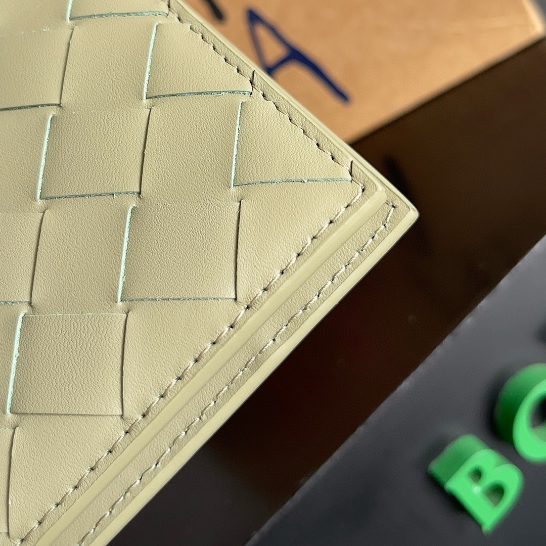 bo*te*ga Ve*ne*ta bi-fold wallet in travertine intrecciato calfskin