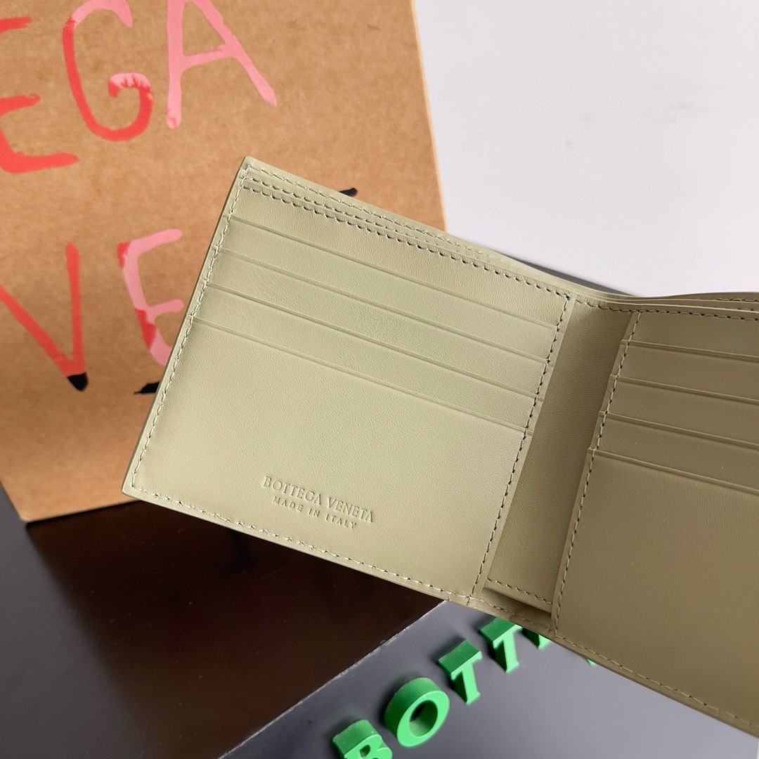 bo*te*ga Ve*ne*ta bi-fold wallet in travertine intrecciato calfskin