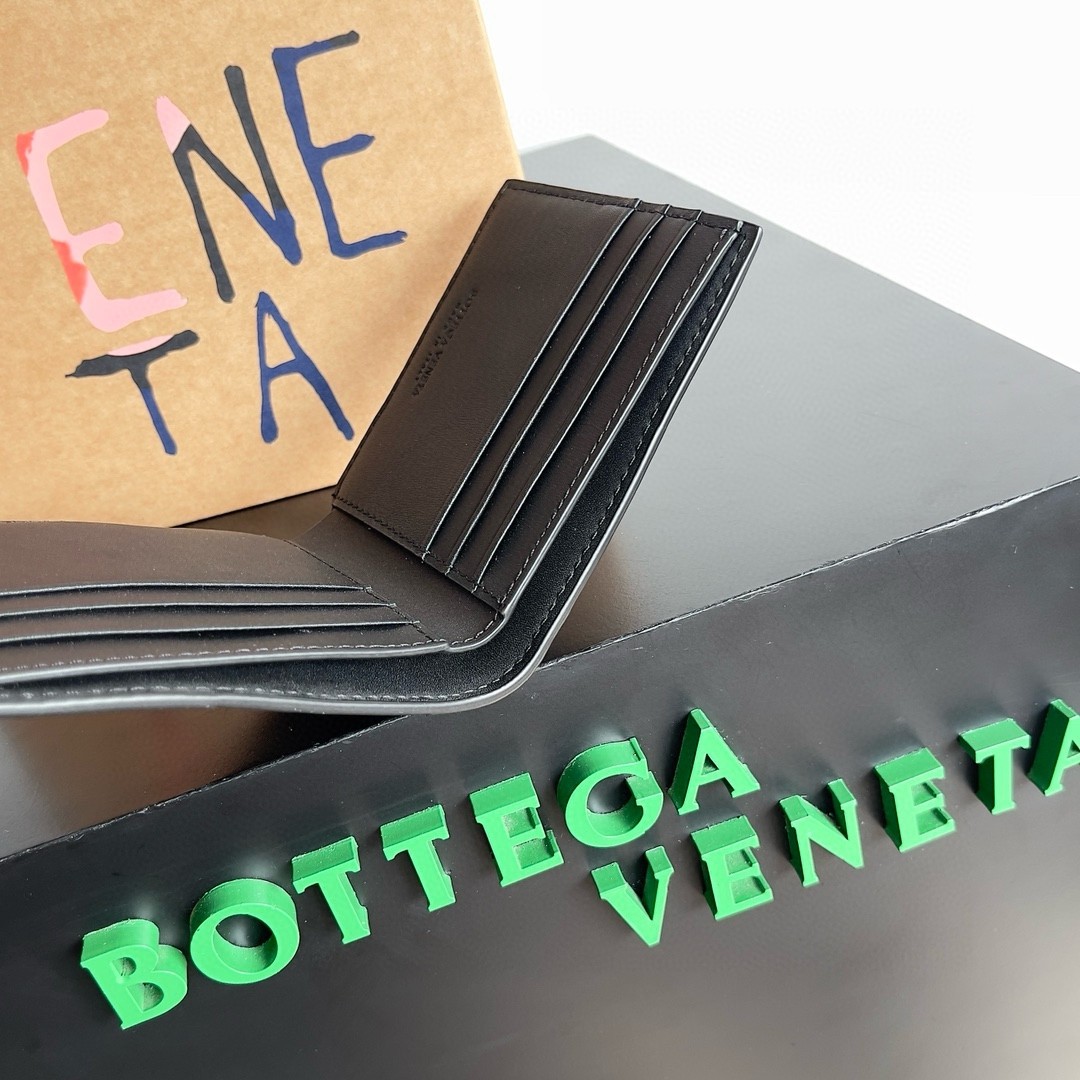 bo*te*ga Ve*ne*ta cassette bi-fold wallet in black intrecciato calfskin