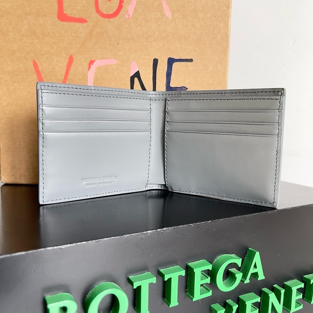 bo*te*ga Ve*ne*ta cassette bi-fold wallet in thunder intrecciato calfskin