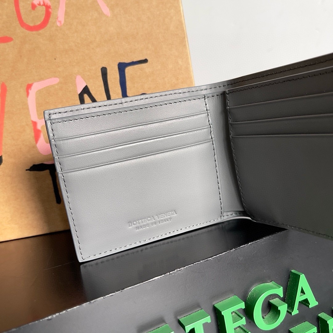 bo*te*ga Ve*ne*ta cassette bi-fold wallet in thunder intrecciato calfskin